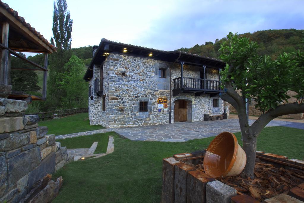 Casona de El Castañíu Hotel Serrapio Exterior foto